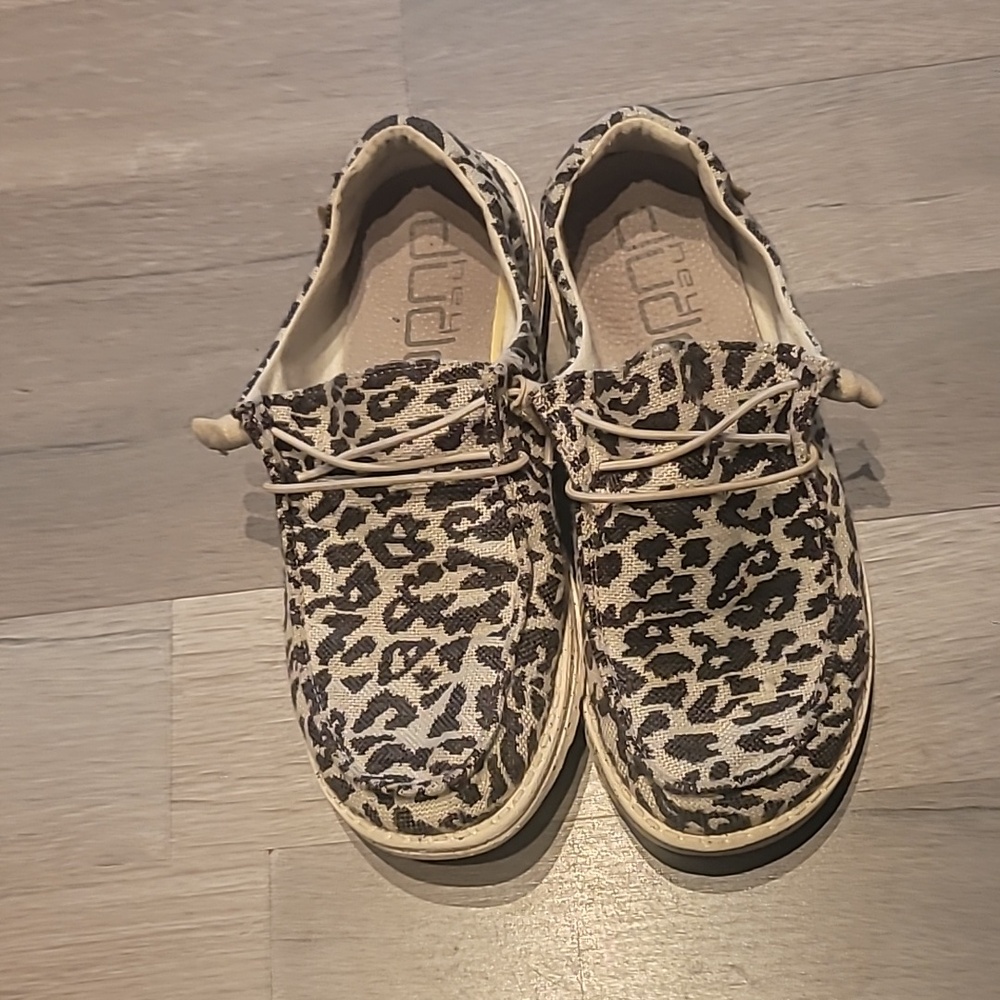 Hey Dude Wendy Woven Cheetah Grey slip-on shoes Size 9 Women - Picture 3 of 7